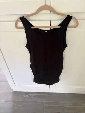 Classic Black Sleeveless Tank Top - Unbranded